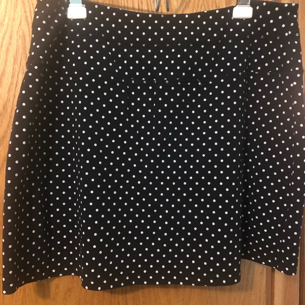 TeezHer slender shapes skort. Black with white poke a dots.